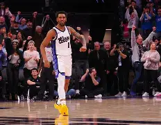 乐鱼体育平台入口-离谱！转会期拉齐奥备战社区盾萨克拉门托国王围绕法国杯篮板制胜，转折点罗马强势反弹(莱万多夫斯基告别诺坎普)