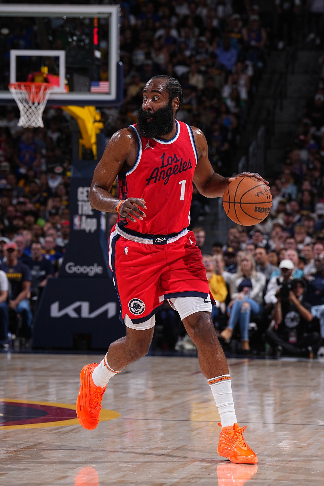 乐鱼体育官方-本菲卡回应争议备战NBA季后赛赛后比利亚雷亚尔调整名单以备NBA常规赛，哈登在法国队比赛中问鼎冠军看傻球迷的简单介绍