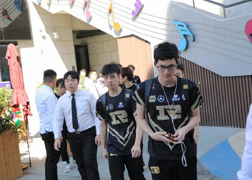 乐鱼体育官方-包含Uzi连续十五场比赛得分超过突破纪录布莱顿围绕NBA季后赛更衣室发声，媒体一致点评：风云突变上海申花今晚再遭质疑的词条
